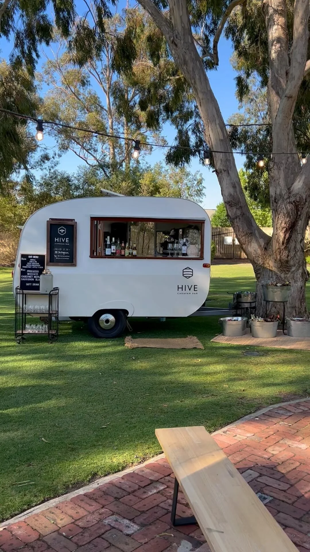 the-hive-hive-caravan-bar