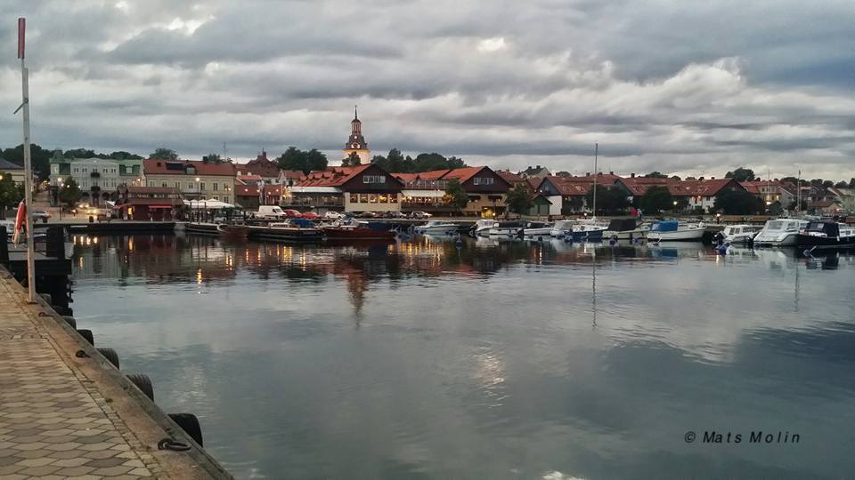  De senaste decennierna har det skett en enorm omfördelning i samhället från de många till de få...  Sverige har blivit ett skatteparadis för de rika…   För en gemensam och solidarisk välfärd!  