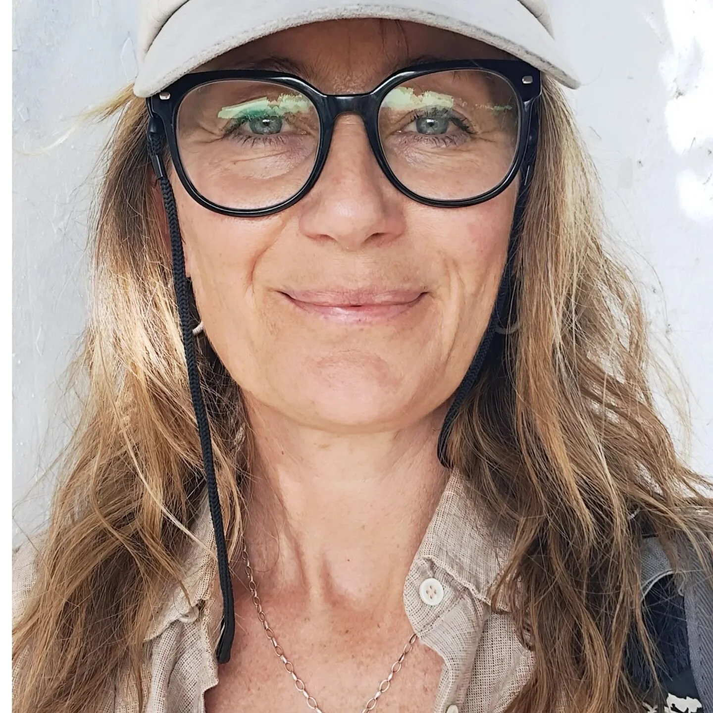 Back from a fabulous 10 days in the sunshine and wind. Swimming everyday and walking lots, meditating in the afternoons,  as well as enjoying the delightful scenes of the sea and sharing good times with my friend.
The winds in El Medano got up to 24 