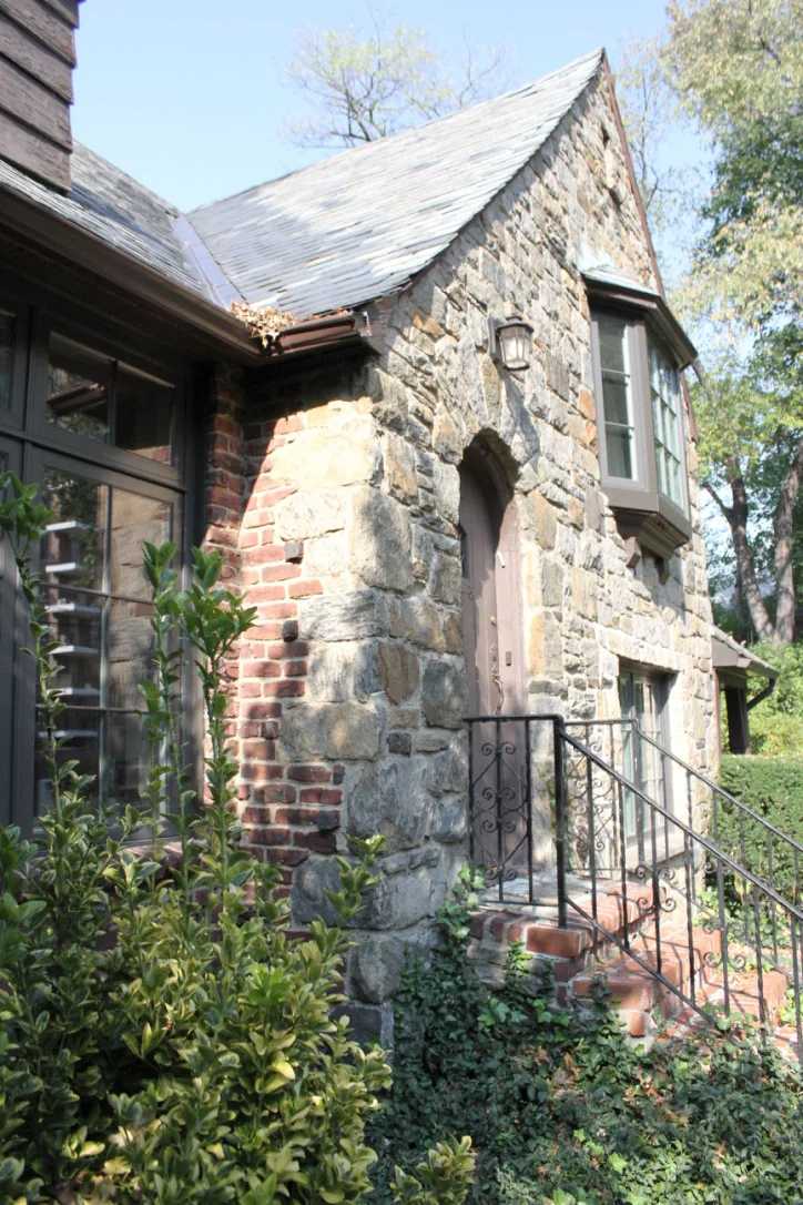 Exterior 4.jpg