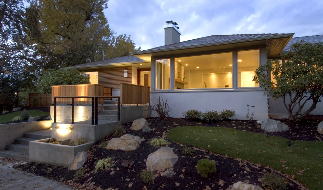 L HOUSE - NE ALAMEDA
