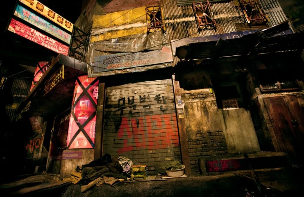 SLUMSET03.jpg