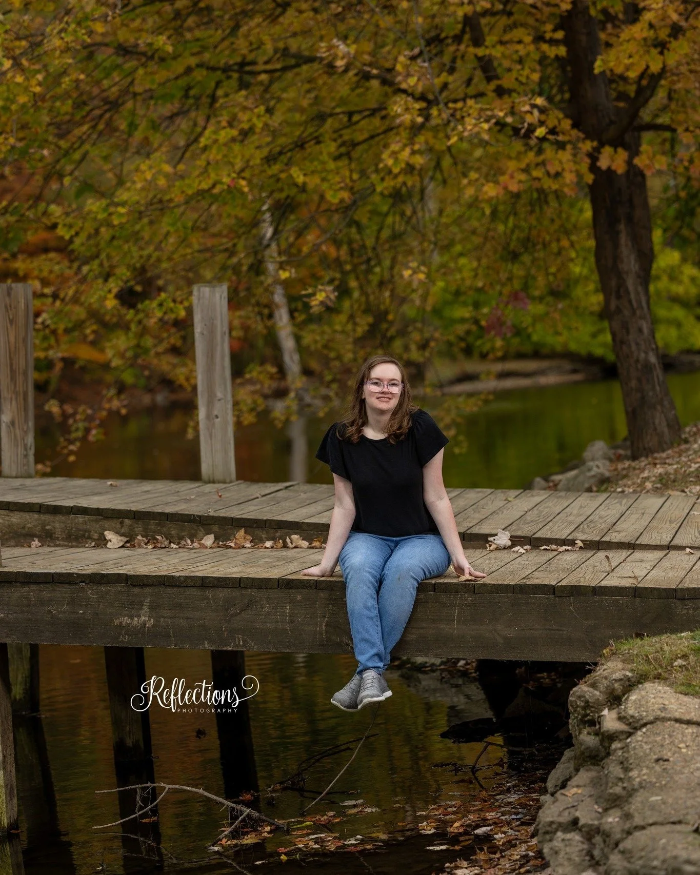 This fall definitely showed up later than normal which means Cerelle got lucky with some great fall color during her session! She had the most perfect fall day for her senior photos 🍁