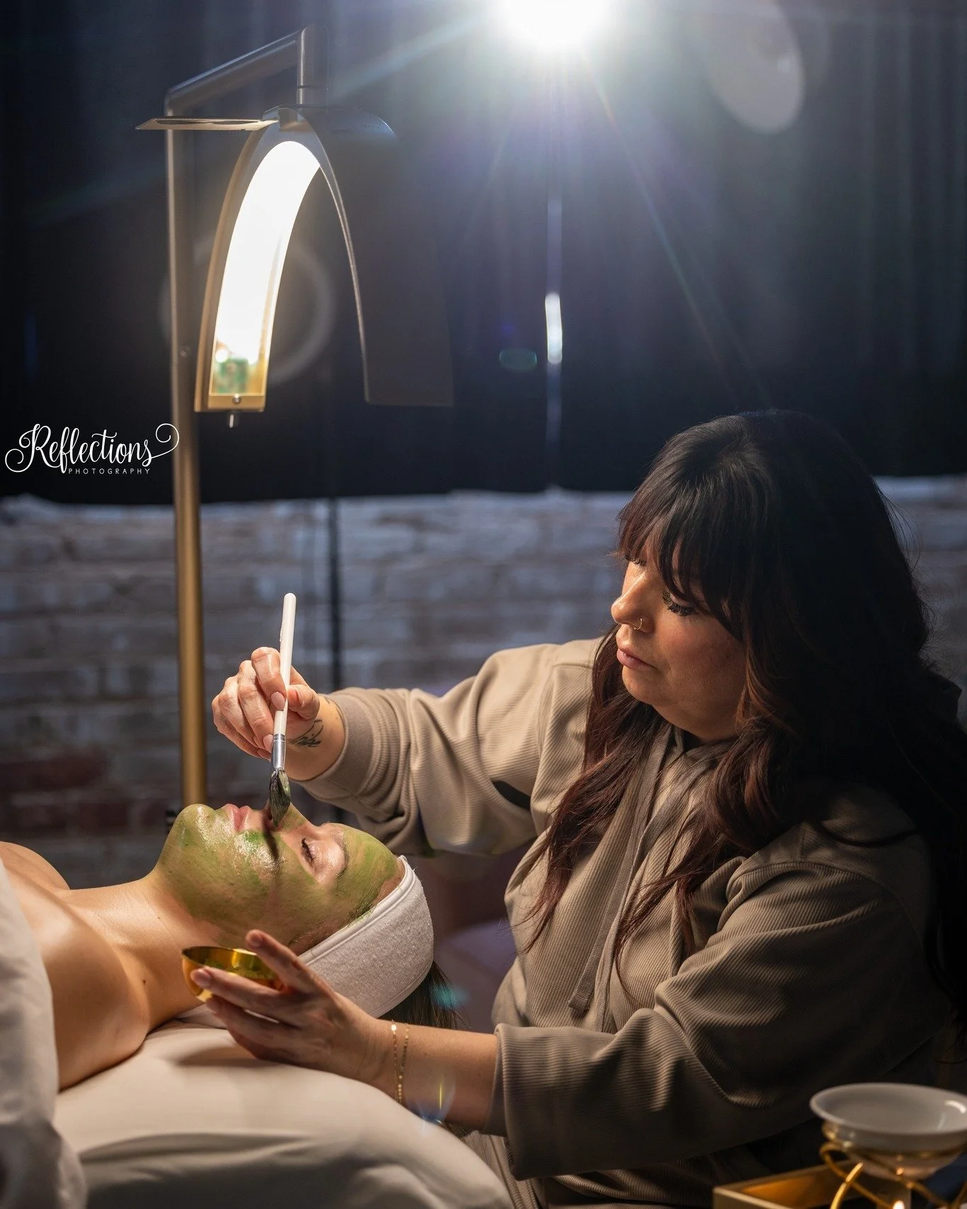 When the sun burst through those curtains in Niki's space, I knew that the magic of that sun-flare would look just as magical as one of her facials feels.

Run, dont walk, to book with her @salinazaesthetics 

If you need business branding photograph