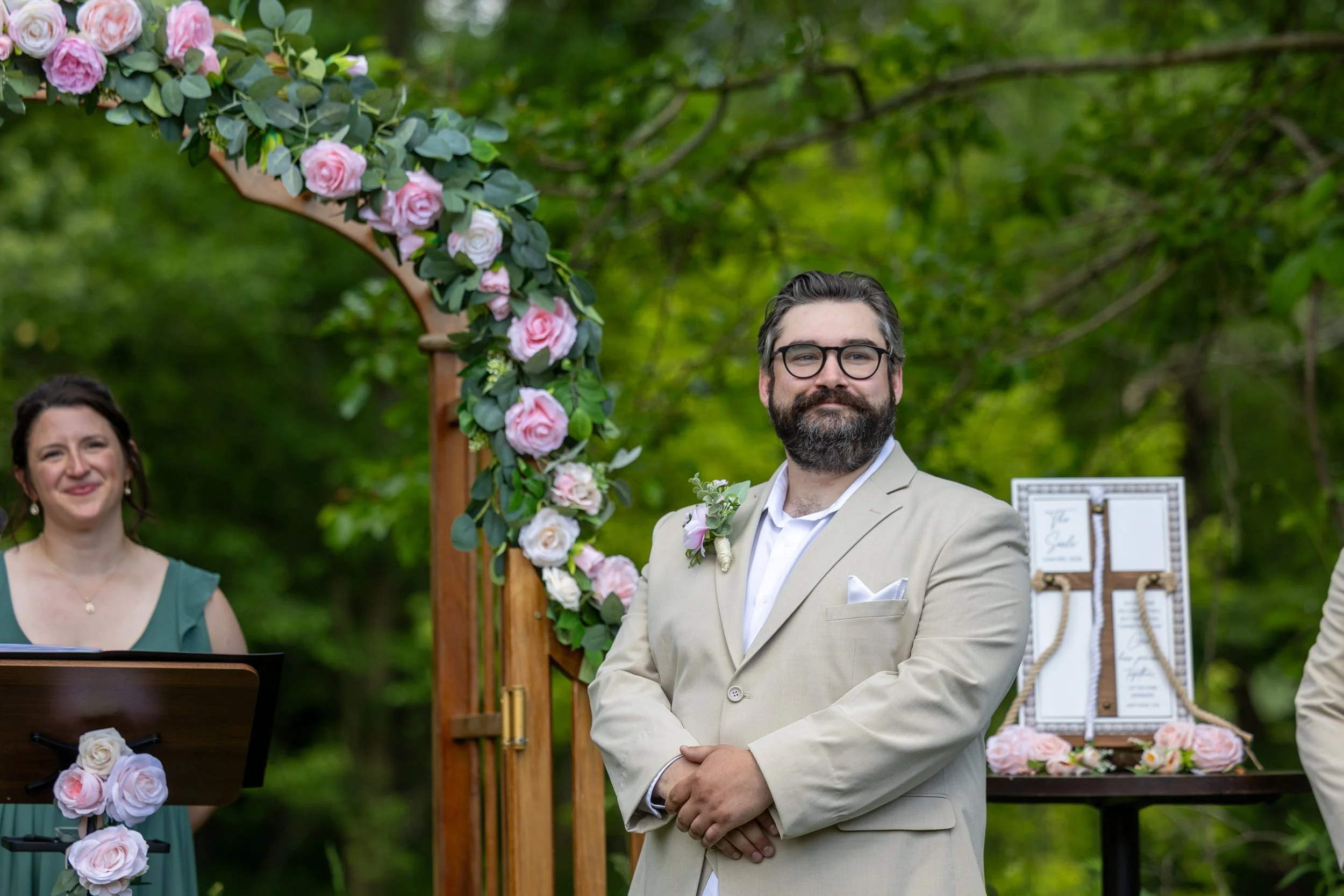 groom waiting for bride