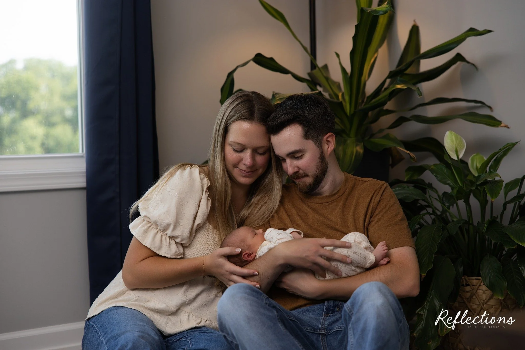 Welcome to the world Lila! 🎀
and big congrats to the newest parents, they are so in love. 

Having a baby? A lifestyle session at home is just what you need. No packing diaper bags, no pressure and the comfort of home. Reach out to me to schedule!