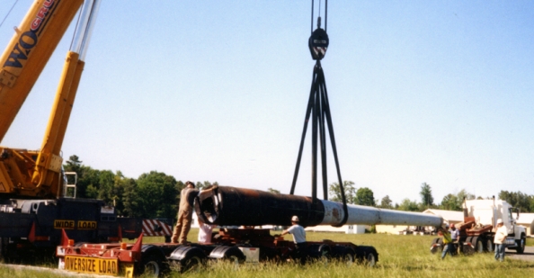 Lifting the first gun from storage at Dahlgren, Va
