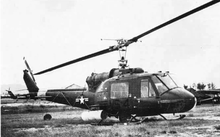 UH-1E_Huey_of_VMO-2_at_Da_Nang_1965.jpg
