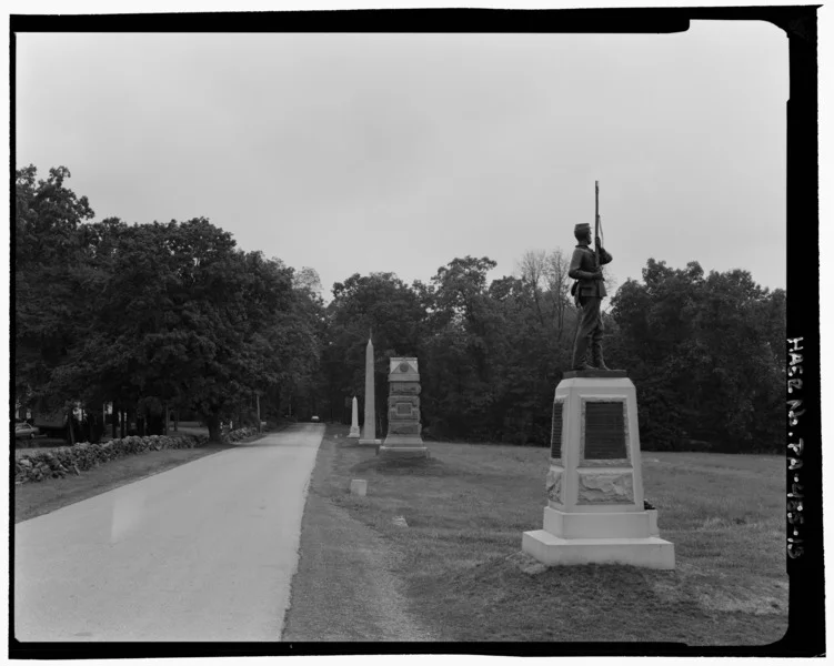 DOUBLEDAY_AVENUE,_ROAD_VIEW_FROM_OPEN_FIELD_INTO_WOODS._VIEW_SSW._-_Gettysburg_National_Military_Park_Tour_Roads,_Gettysburg,_Adams_County,_PA_HAER_PA,1-GET.V,21-13.jpg
