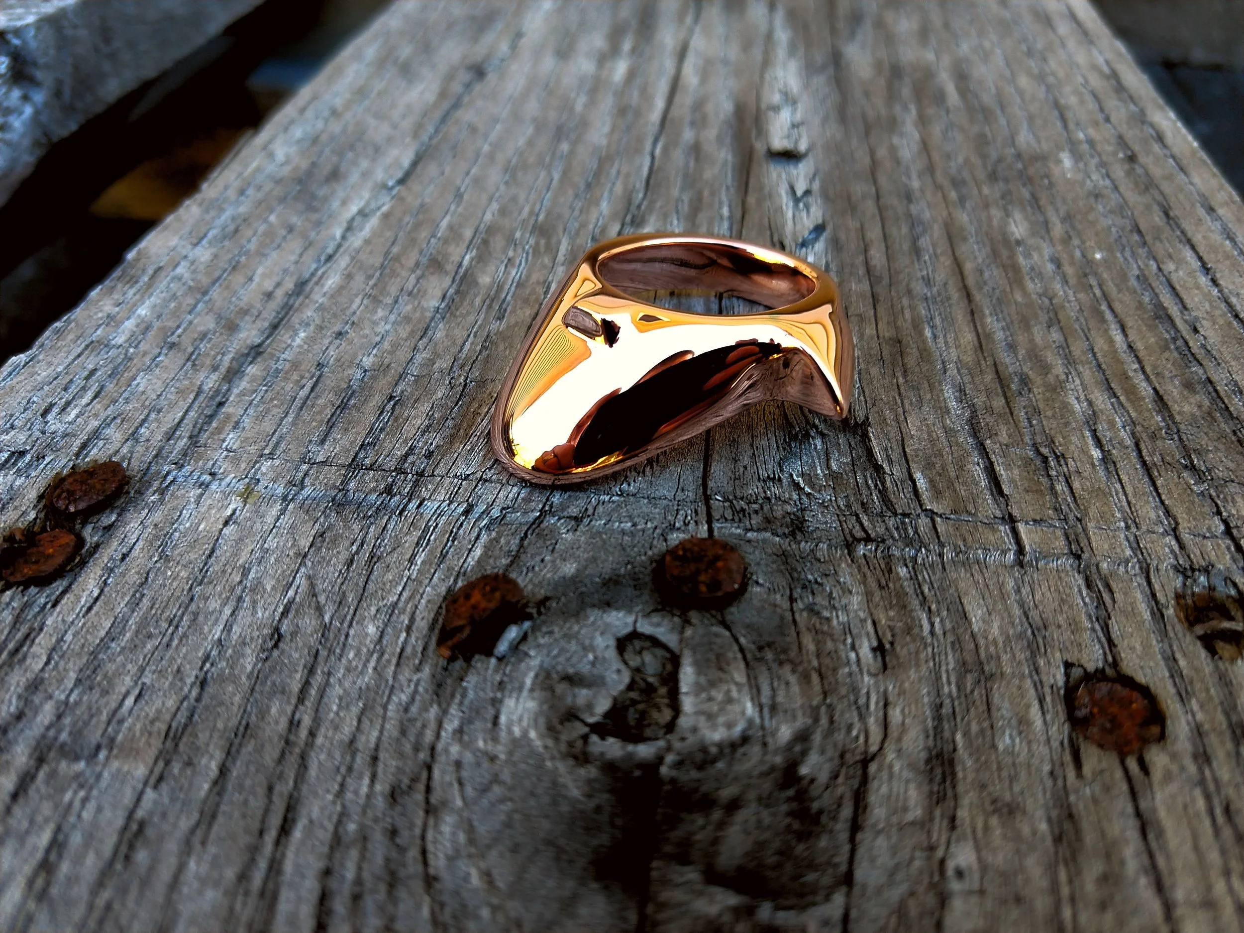 A recombination of our tongue and chinese spur rings in solid copper.