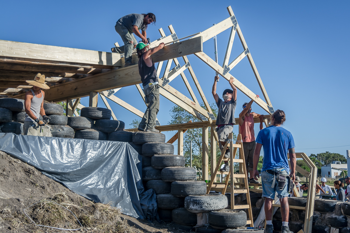 UES.2018.03.13.obra gente trabajando última cerccha.jpg