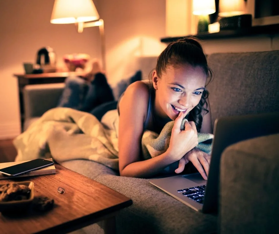 Dalla parasocialità alla fictofilia