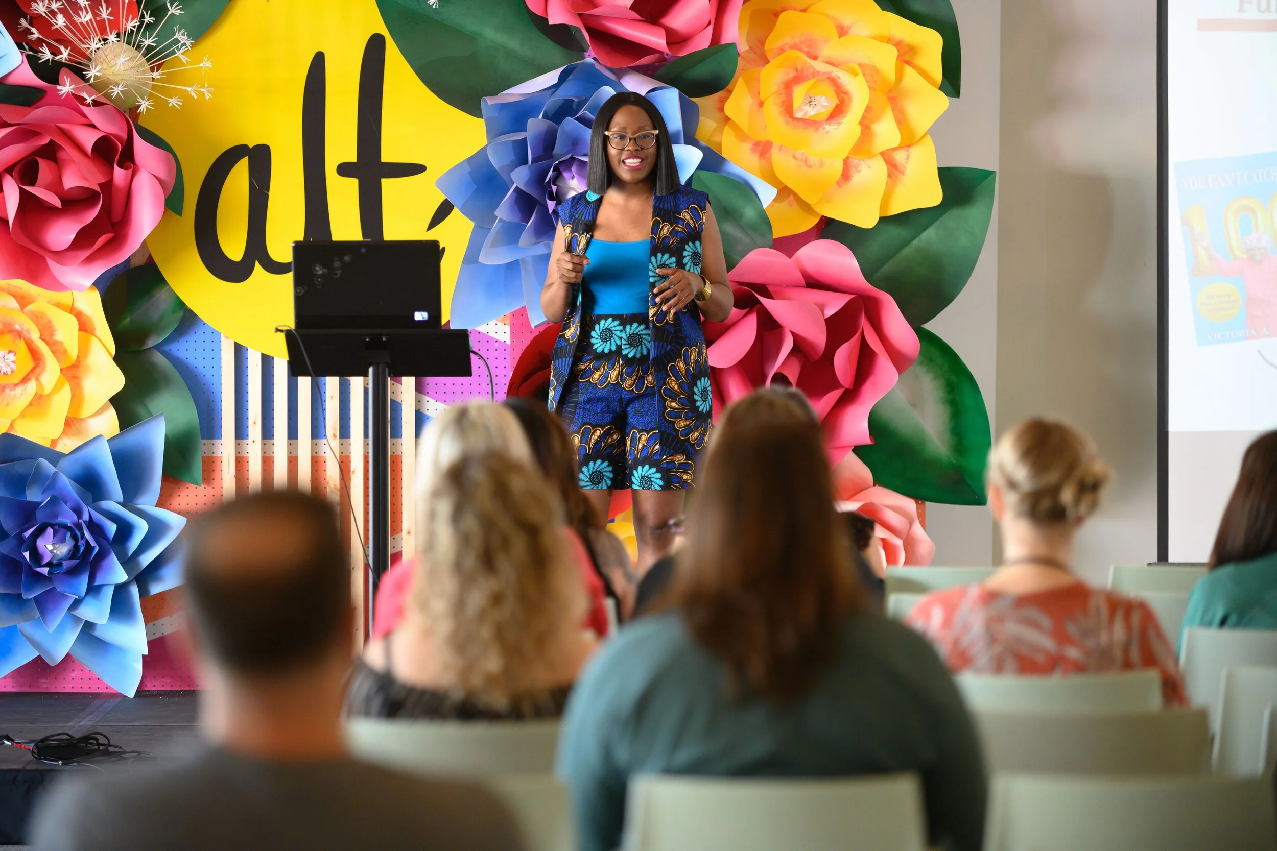 How to Get Speaking Engagements (10 Tips)