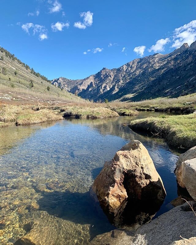 During our road trip to WY a few weeks ago, we stopped in the Ruby Mountains, a hidden gem in Nevada. We took a quick hike off the road to a snow-covered Island Lake and can&rsquo;t wait to return someday for a longer hike! #nevada #rubymountains #is