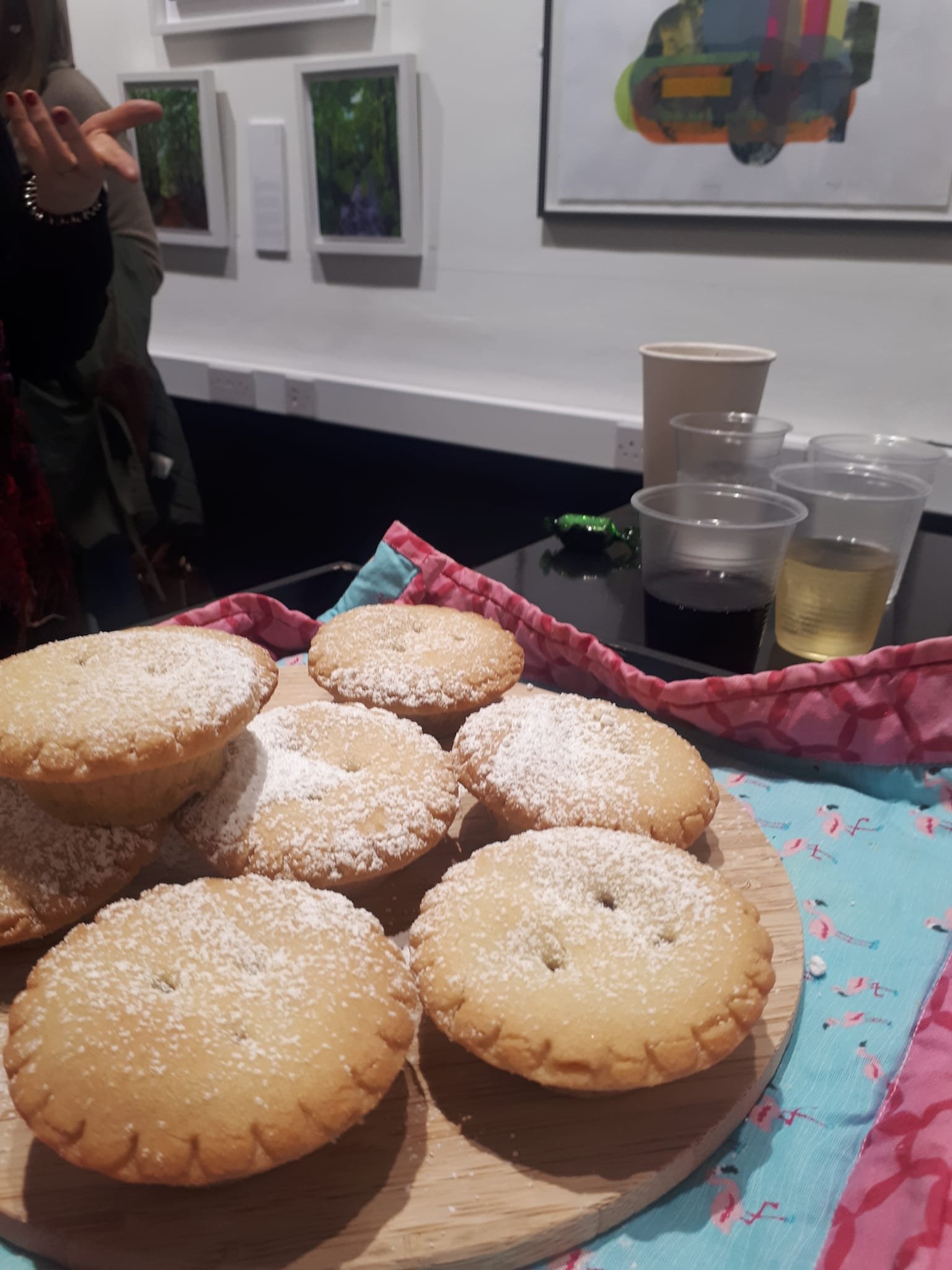 Art and mince pies - seasonal fare for the opening of "Art Deli"