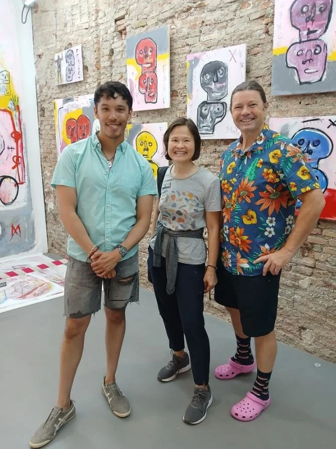 exhibition-visitors-la-casa-amarilla.JPG
