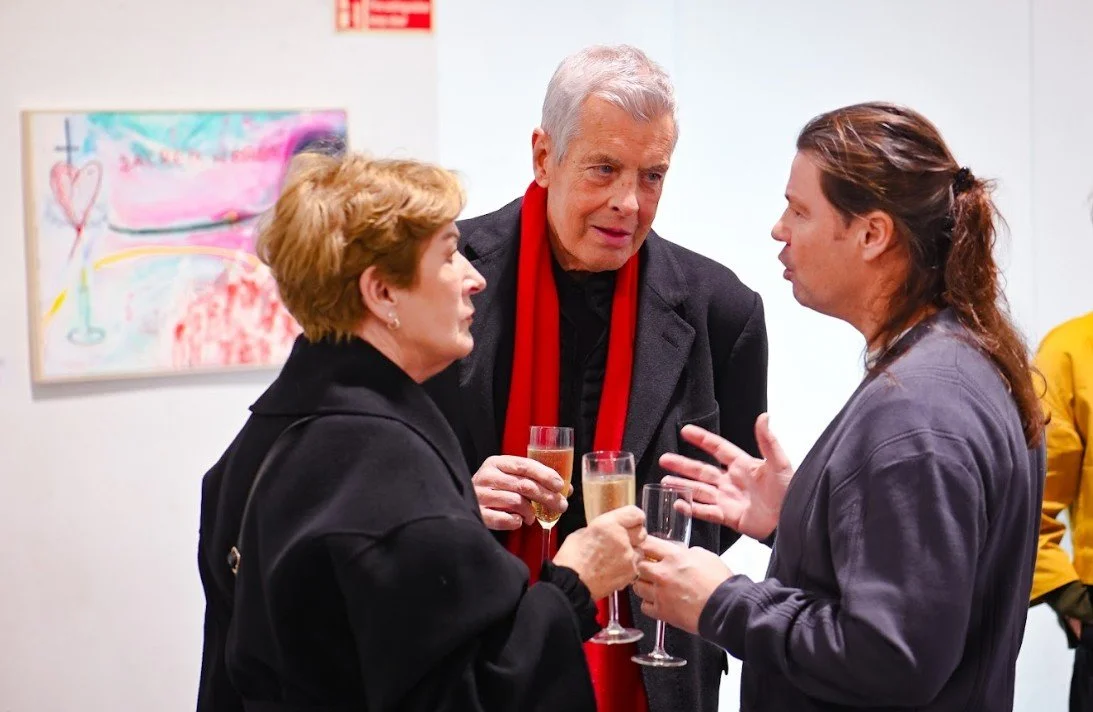 Art conversation over champagne.jpg