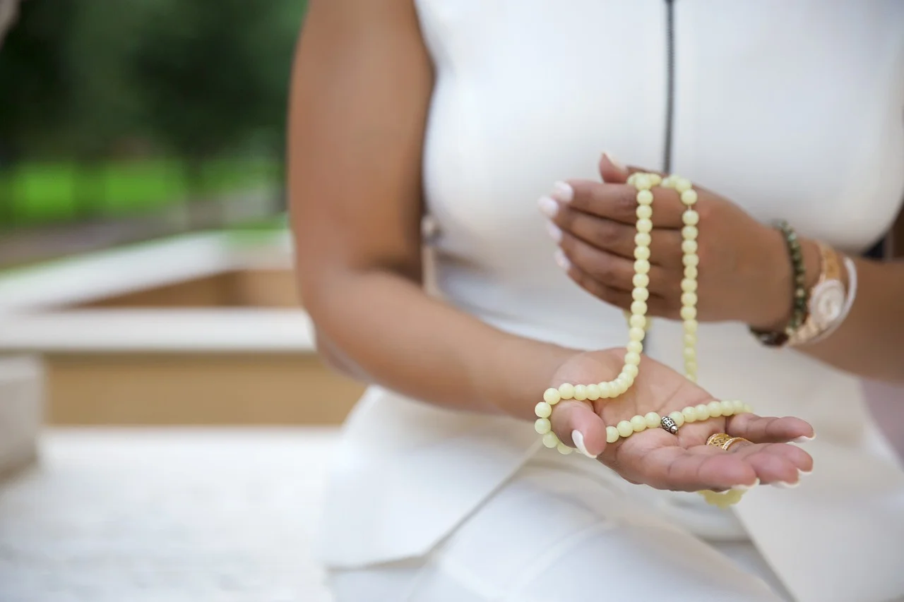 meditation mala woman-3065533_1280.jpg