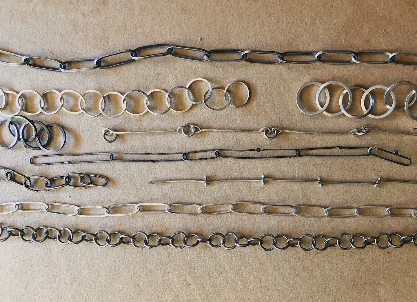 Chains (of Love) Every pendant deserves the right chain. Bold or elongated, bright or dark; what is your style?