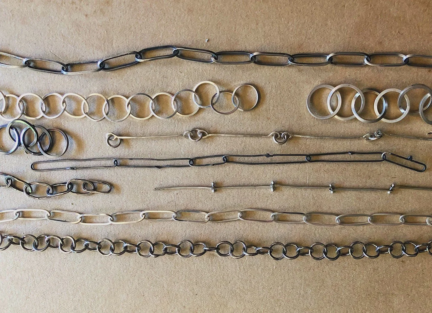 Chains (of Love) Every pendant deserves the right chain. Bold or elongated, bright or dark; what is your style?