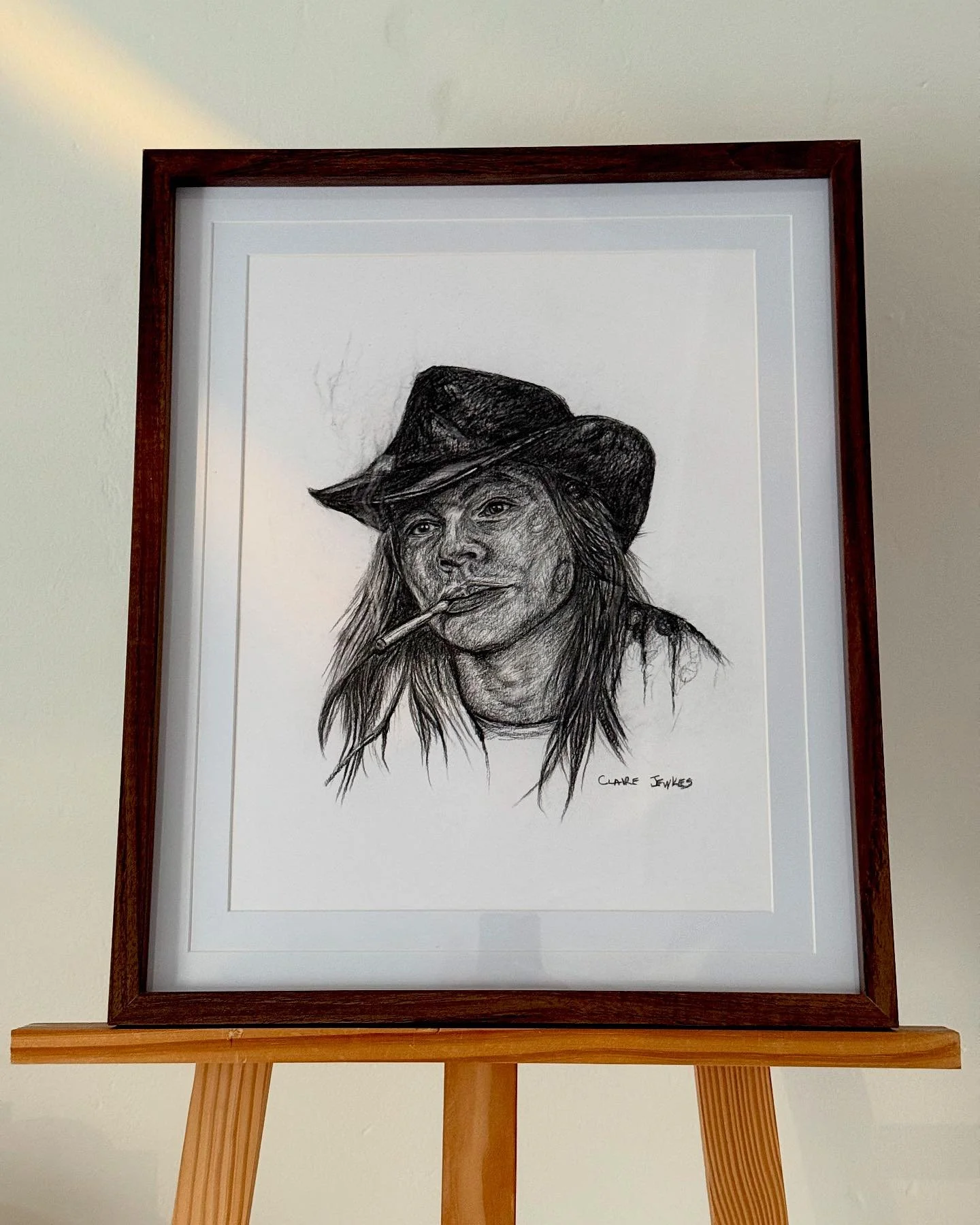 ❗️NEW CHARCOAL PORTRAIT ❗️🤘🖤 🥀 

Another god of hard rock and heavy metal, lord of smokey shadow and light!! *said in a most powerful cinematic voice 

How many references, photos do you think I looked at when I was drawing Axl?  999,911 at least 