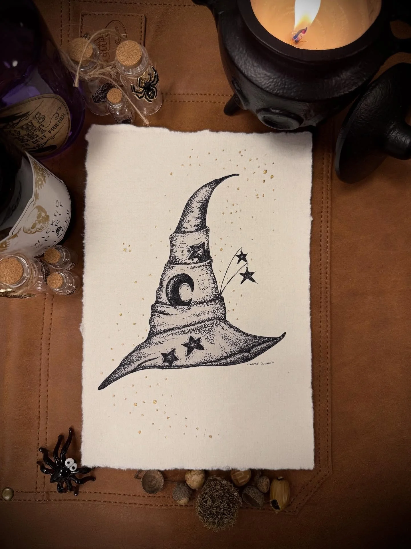 🪶✨ The Witch&rsquo;s Hat ✨🪶
A spell in ink and cotton, soft deckled edges, moonlit charm, and just a little stardust for good measure.

Printed from my original drawing on beautiful handmade cotton paper.

Perfect for your altar space, bookshelf, o