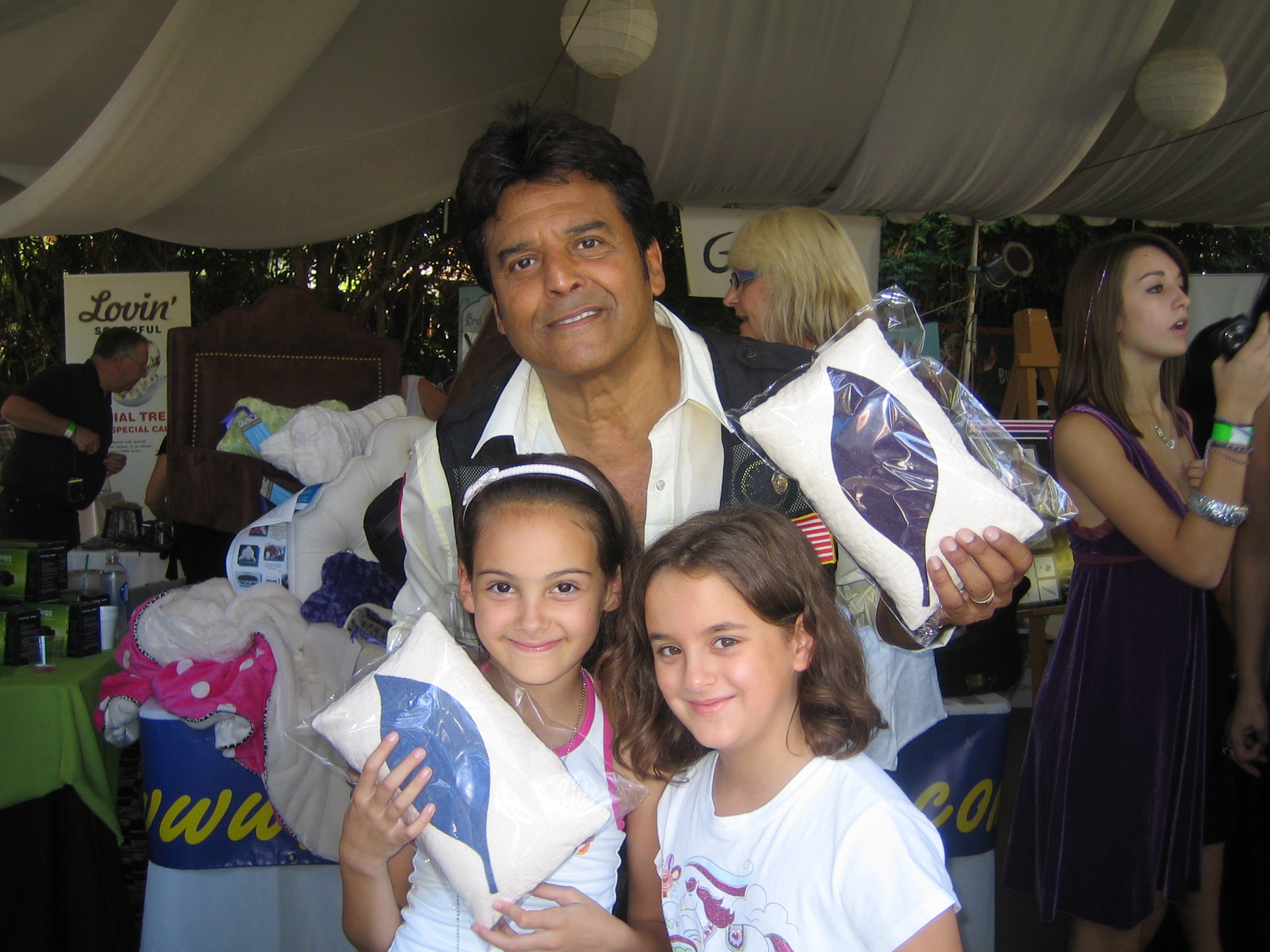 Emmy Gifting-Erik Estrada and daughters