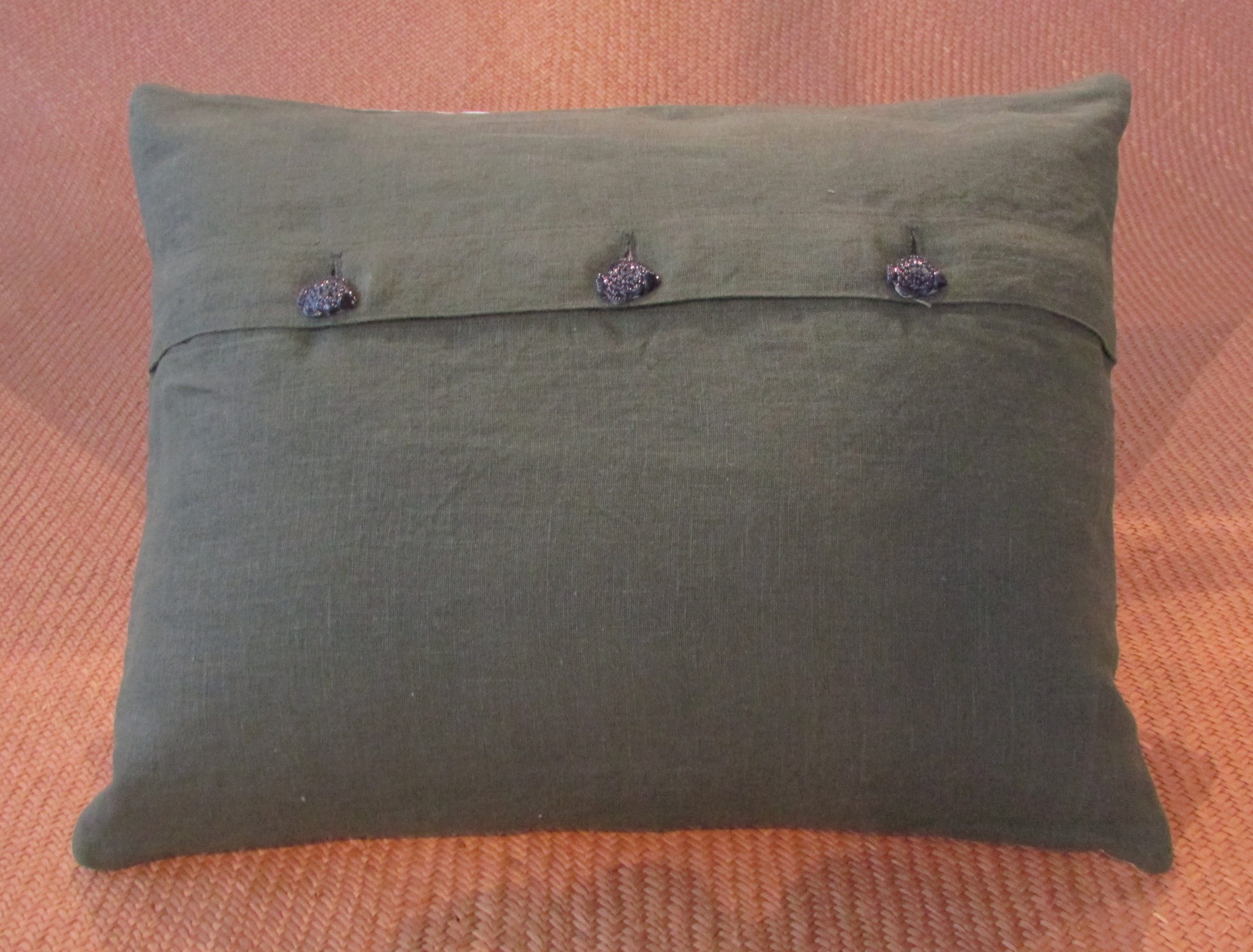 Octopus pillow grn linen back.JPG