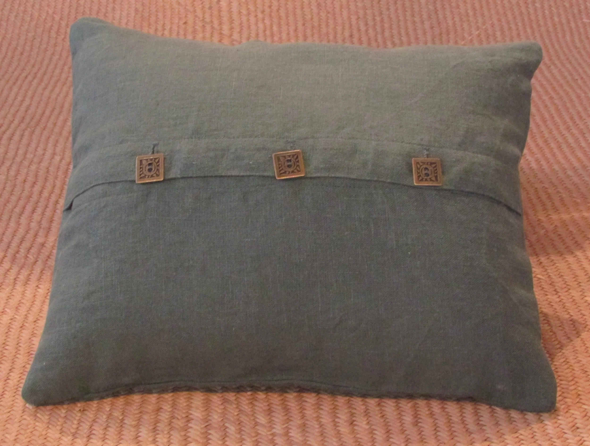 Sand Dollar grn linen back.JPG