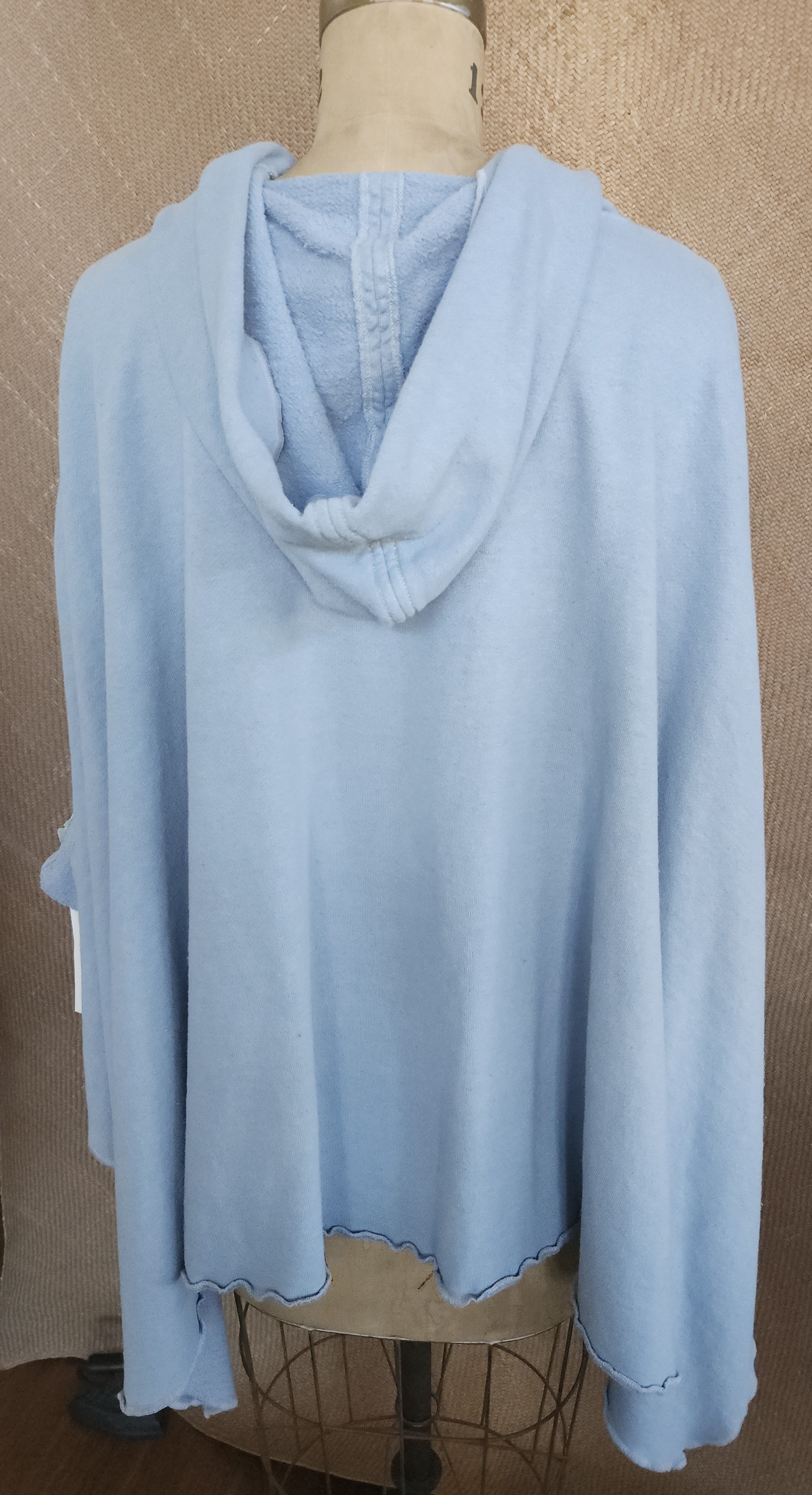 Poncho HT lt blu grey fish ceramic2.jpg
