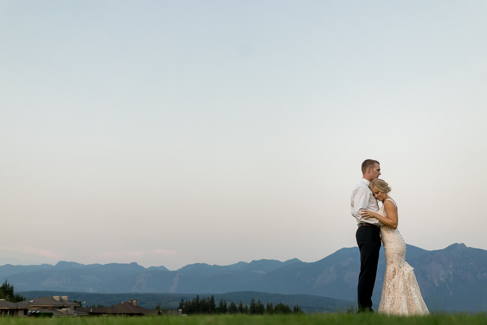 jenna-and-dalton-2018-snoqualmie-ridge-golf-club-wedding-9238.jpg