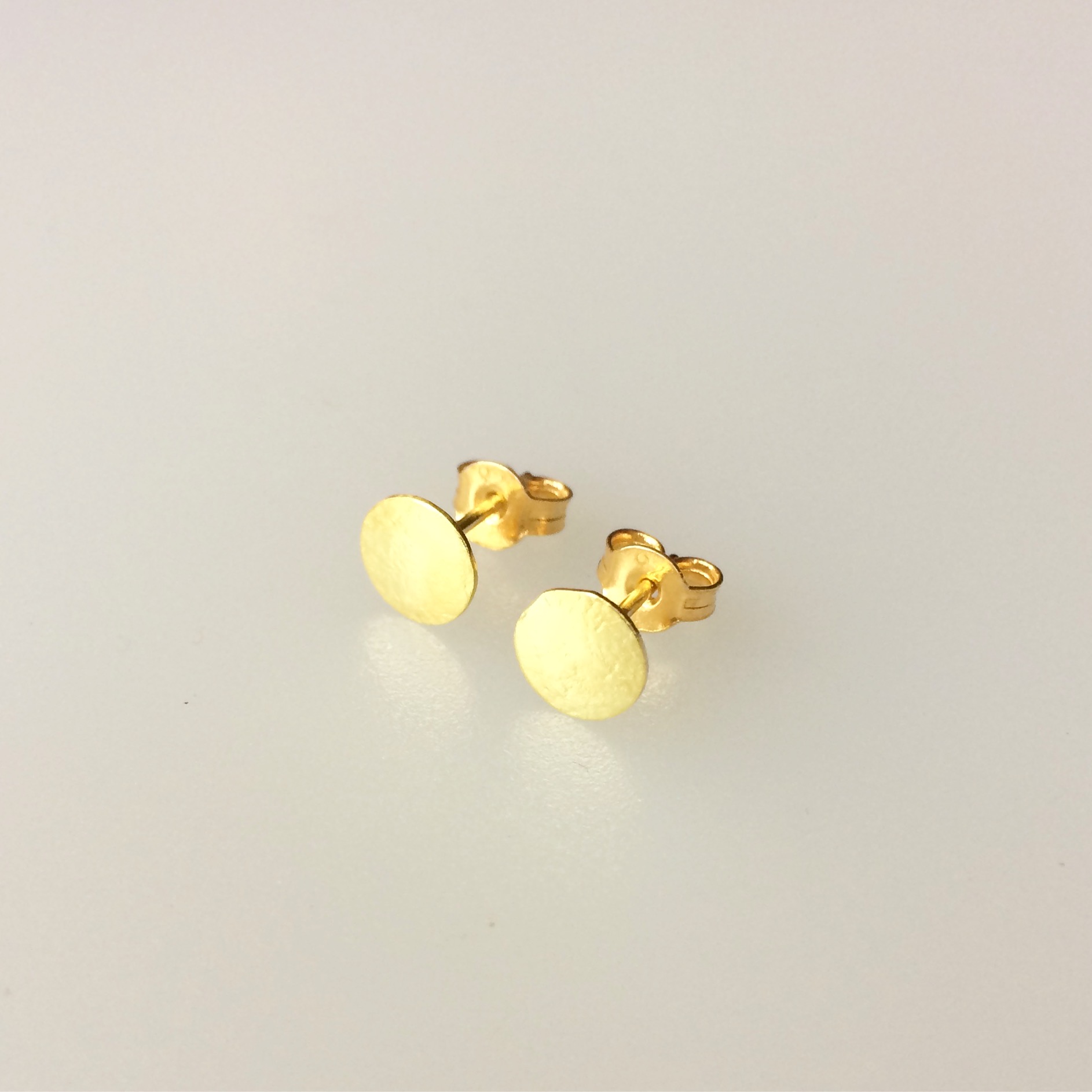 18ct gold stud earrings