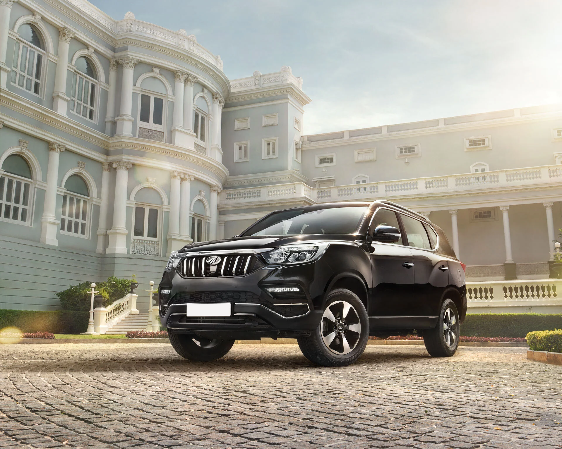 Mahindra-SUV_SHOT_02_CMYK.jpg