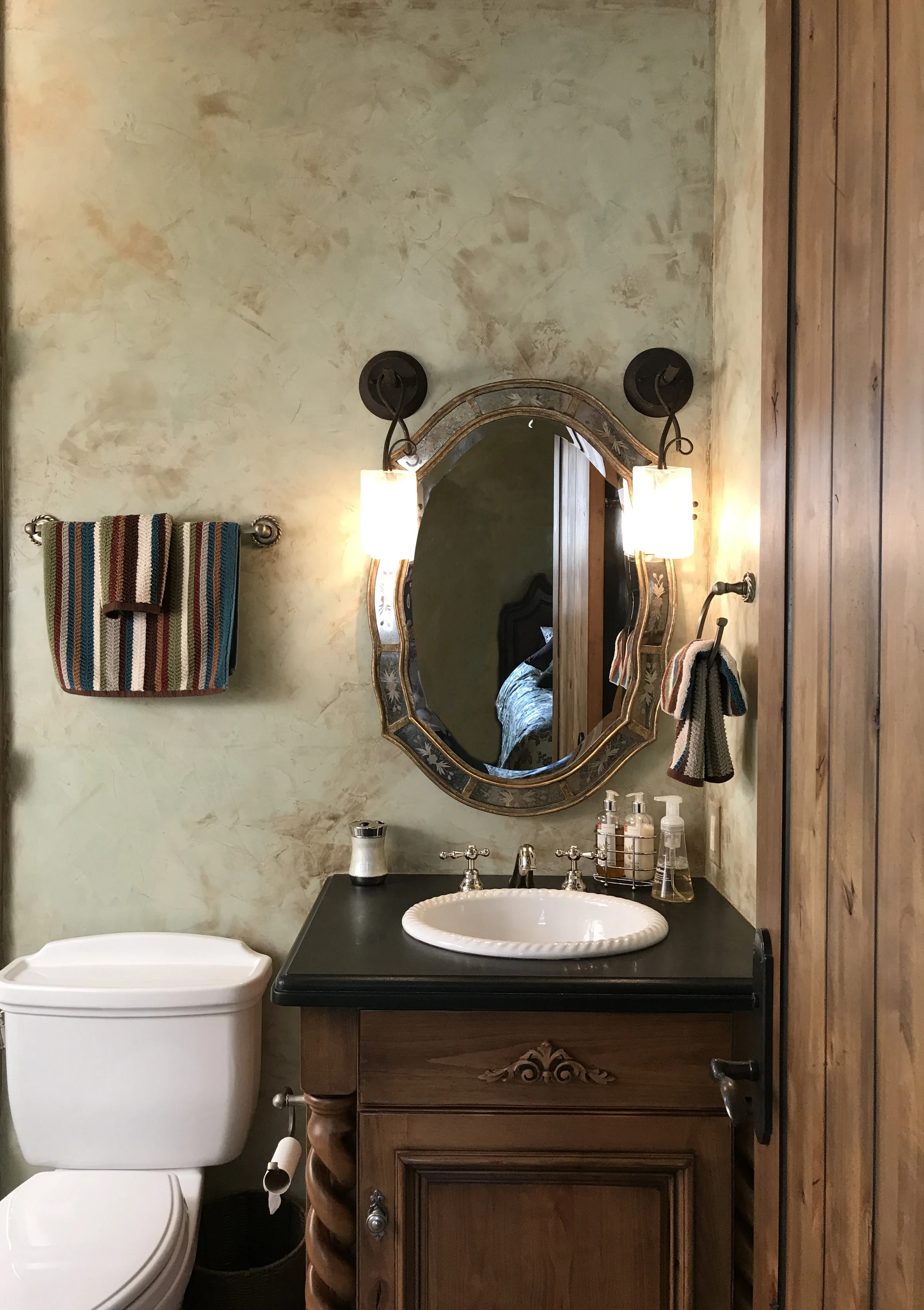 Distressed Venetian Plaster for Bathroom.