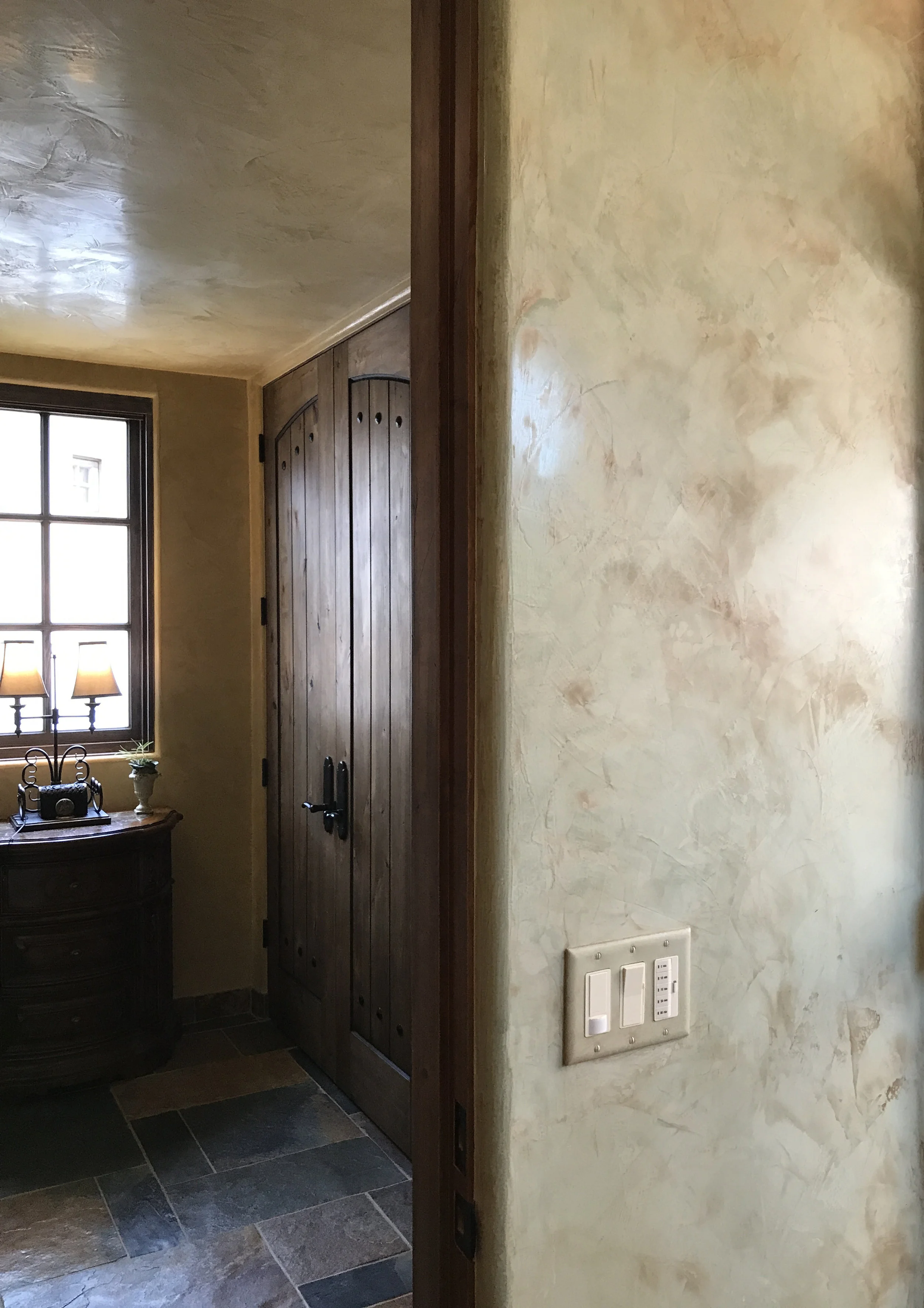 Distressed Venetian Plaster for Bathroom.