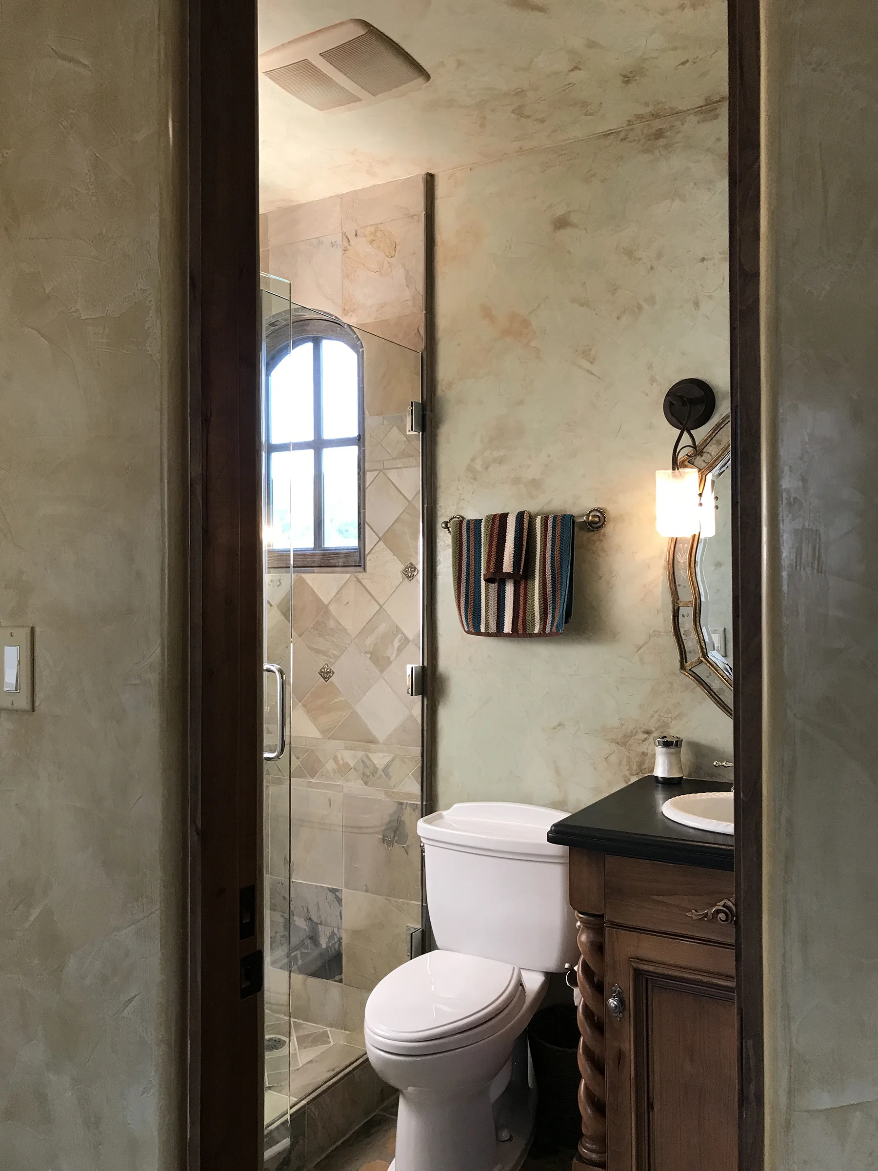 Distressed Venetian Plaster for Bathroom.
