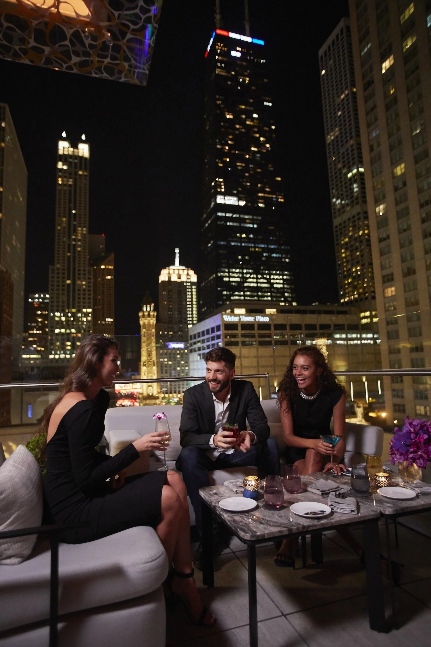 PeninsulaHotel_Chi_ZBar_LifestyleTalent_1013.jpg