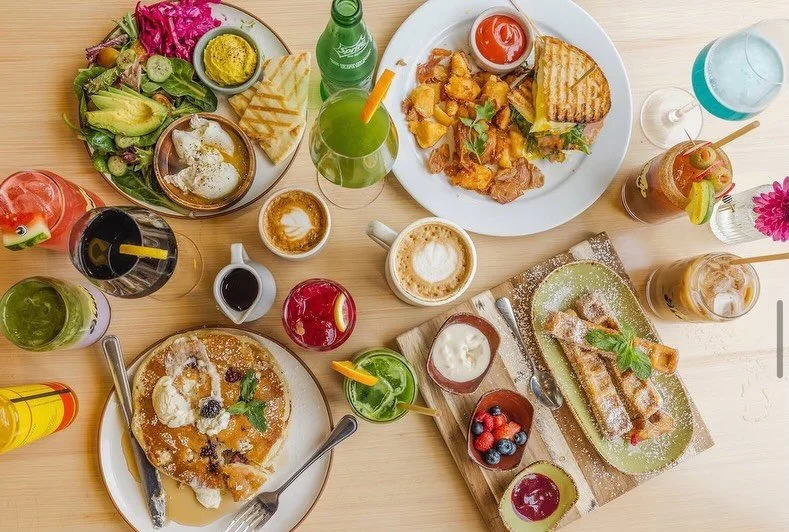 Celebrating another @vanesssalovee birthday with @tlarabee07 @brunchlikemadi ☕️ 🥞 🎉 

📸 @brunchlikemadi and @sandphospitality