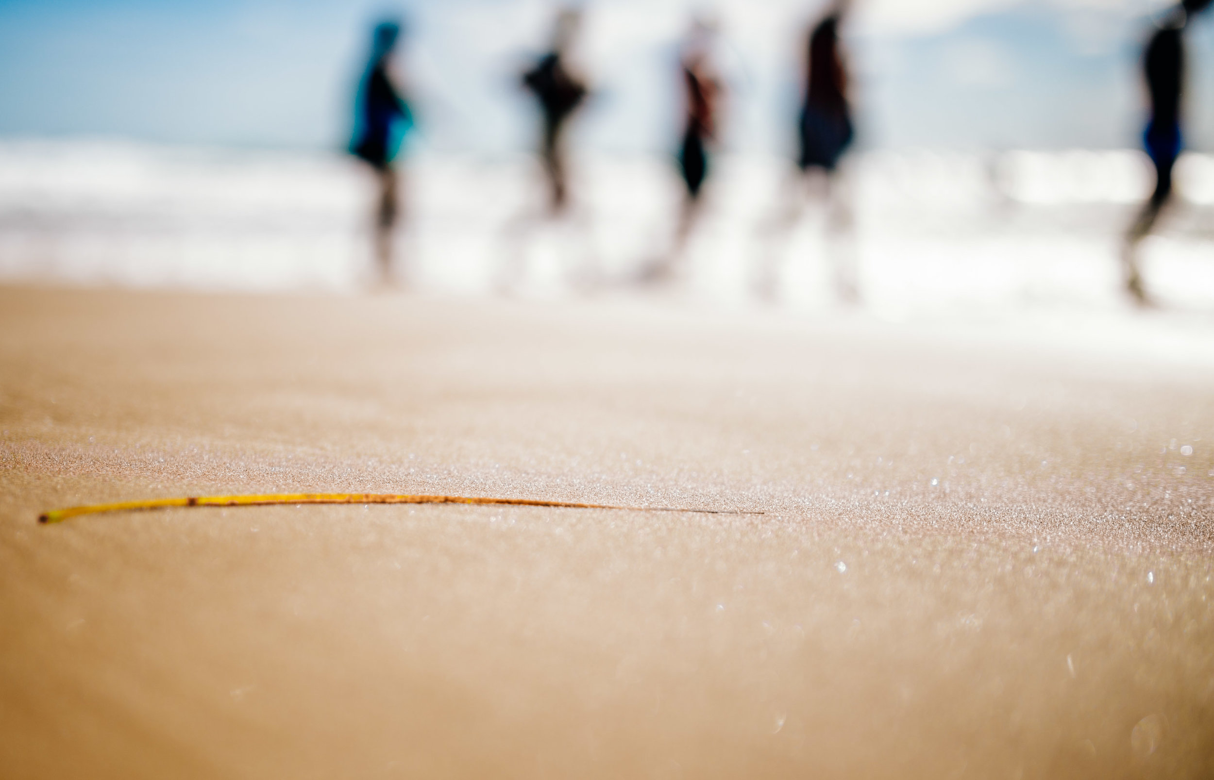 negative-space-people-beach-sand-blurry.jpg