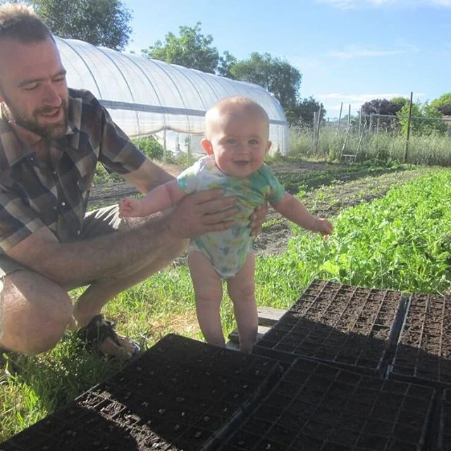 Alfred and @molecan circa June 2019. Better late than never right?
@tobibibot 
#plantbaby #buggybaby #tinyhumaninthegarden #allgrownup #plantsitter #sunsoutfunsout