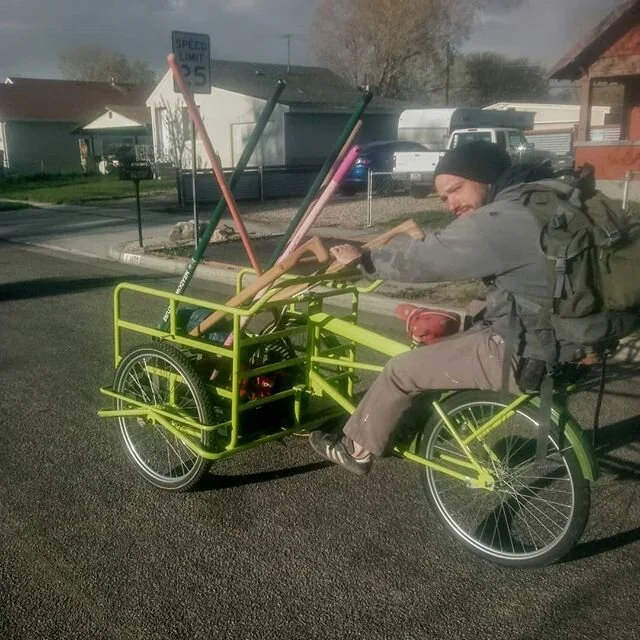 It's blurry cuz he was going so fast. ⚡⚡⚡⚡⚡
#commuterbike
#toolsonwheels
#farmbike
#urbanfarming