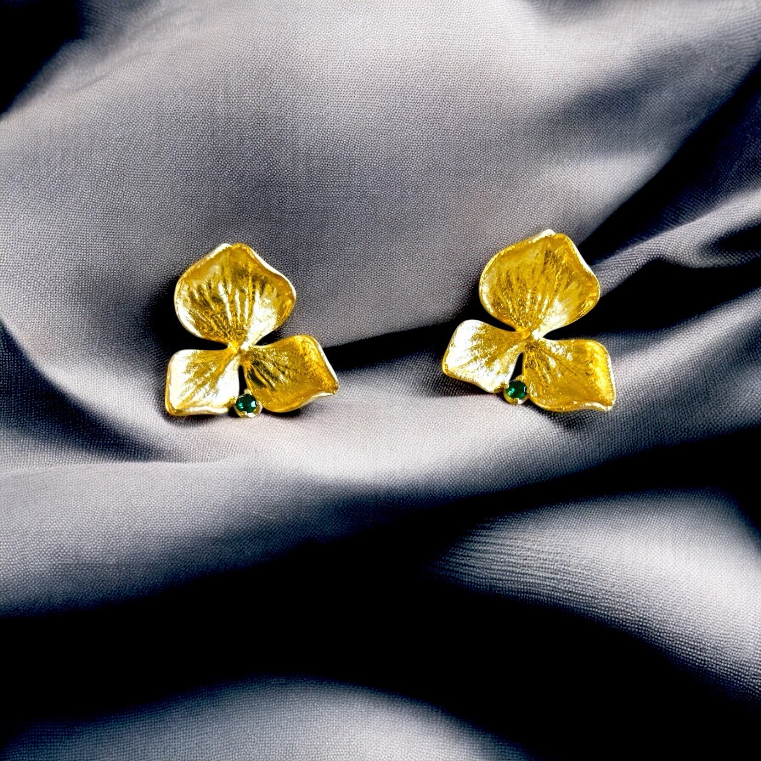29.Golden Trifold with Emerald 4.jpeg
