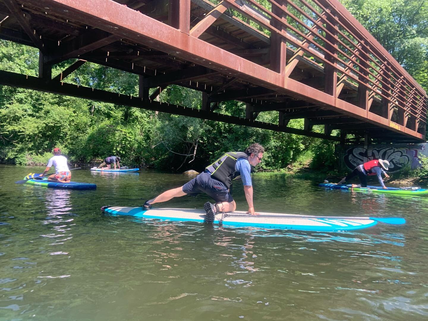 The class of 2021 Root SUP Yoga Teachers have officially graduated!! 🎉🎉🎉
It was a hot but beautiful full day of training on the Huron river!