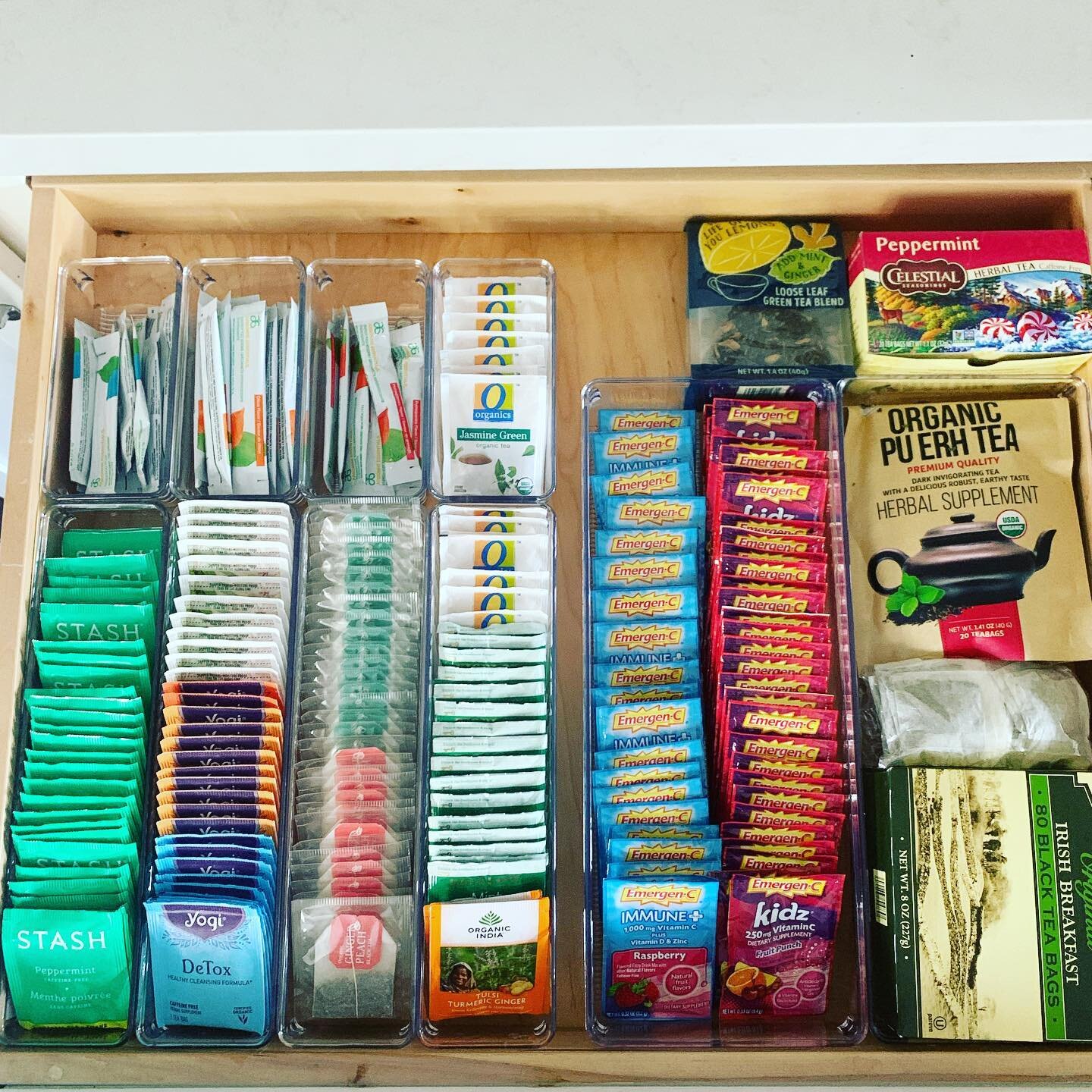 Who doesn&rsquo;t love a tea drawer!?!? &bull; I&rsquo;ve had three of the hardest and most fulfilling organIzing jobs all while on this @whole30 &bull; you better believe some photos are coming after day 30 💃🏻💫 💥