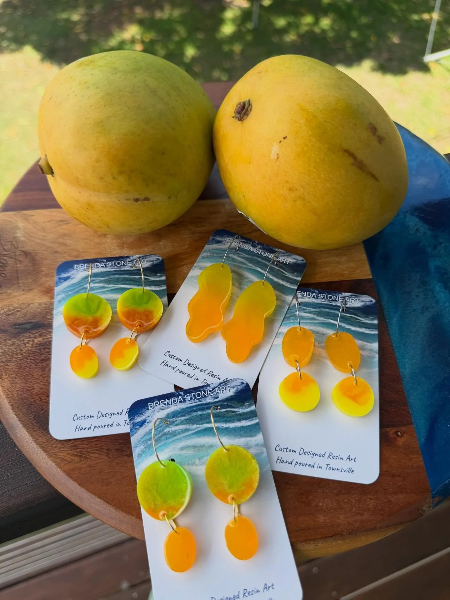 Tis’ the Season 
π₯π₯π₯
I’ve had the pleasure to create these mango-inspired resin jewelry pieces for @frosty_mango_official 
Bringing all the tropical flavors + colours of North Queensland to you ππ§‘π