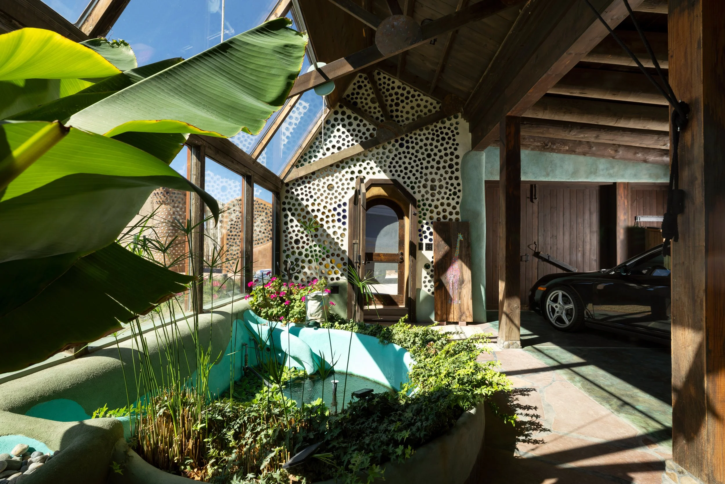 Earthship_2025_JessBrian_I3A7853.jpg