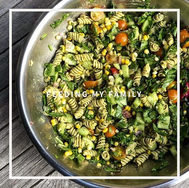 We've said it before, but pasta absolutely can (and should!) be part of a healthy diet. The key to making pasta Rooted Wellness-approved is making the veggies the star of the show. This one has corn, tomatoes, cucumbers and fresh basil. ✨Pro tip: dou