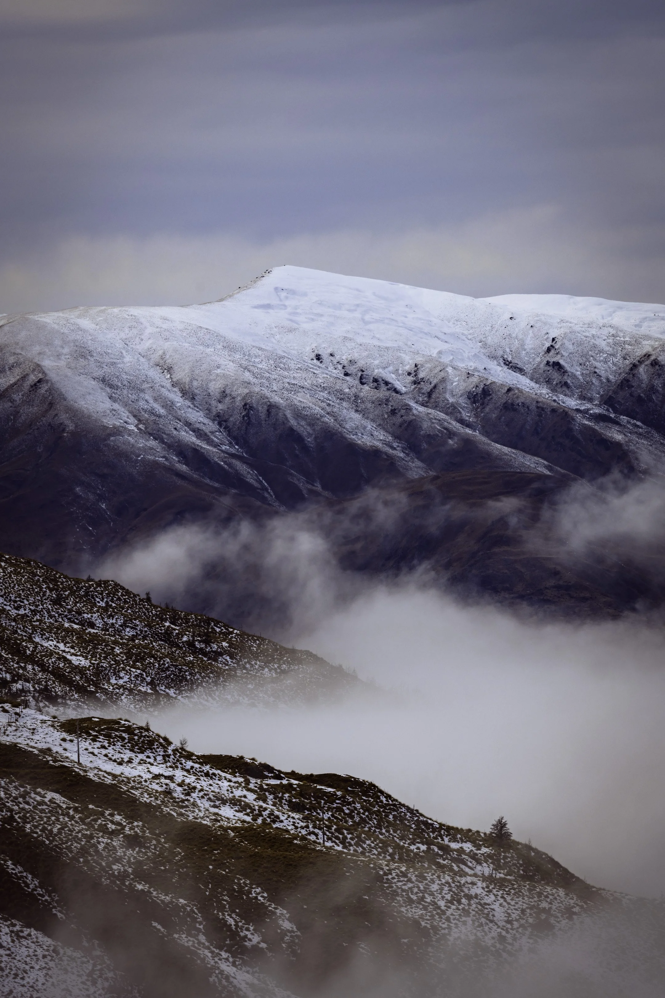 Misty morning in the mauka (mountains) surrounding Lake Whakatipu, Queenstown, New Zealand
