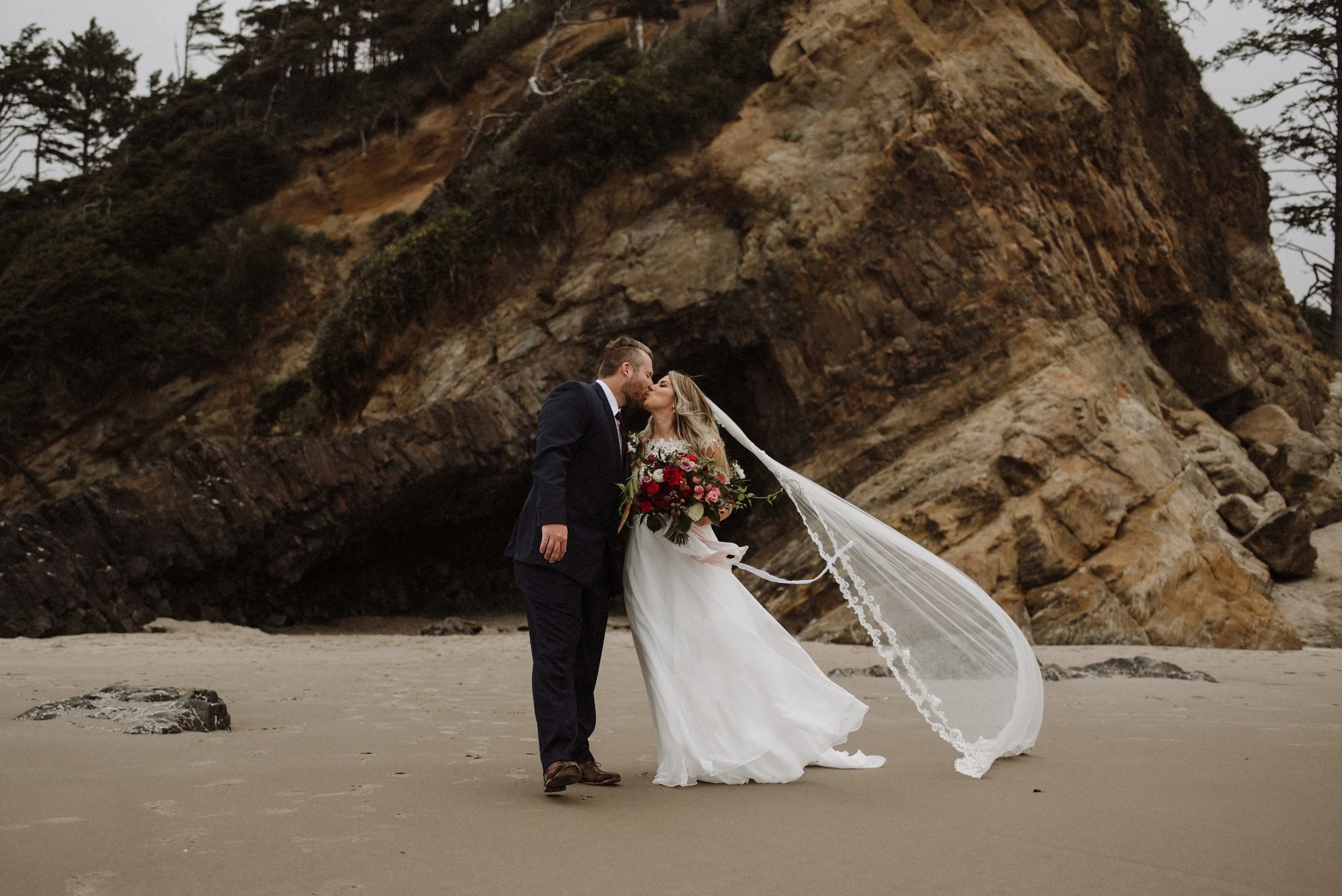 portland oregon wedding florist foraged blooms coastal elopement