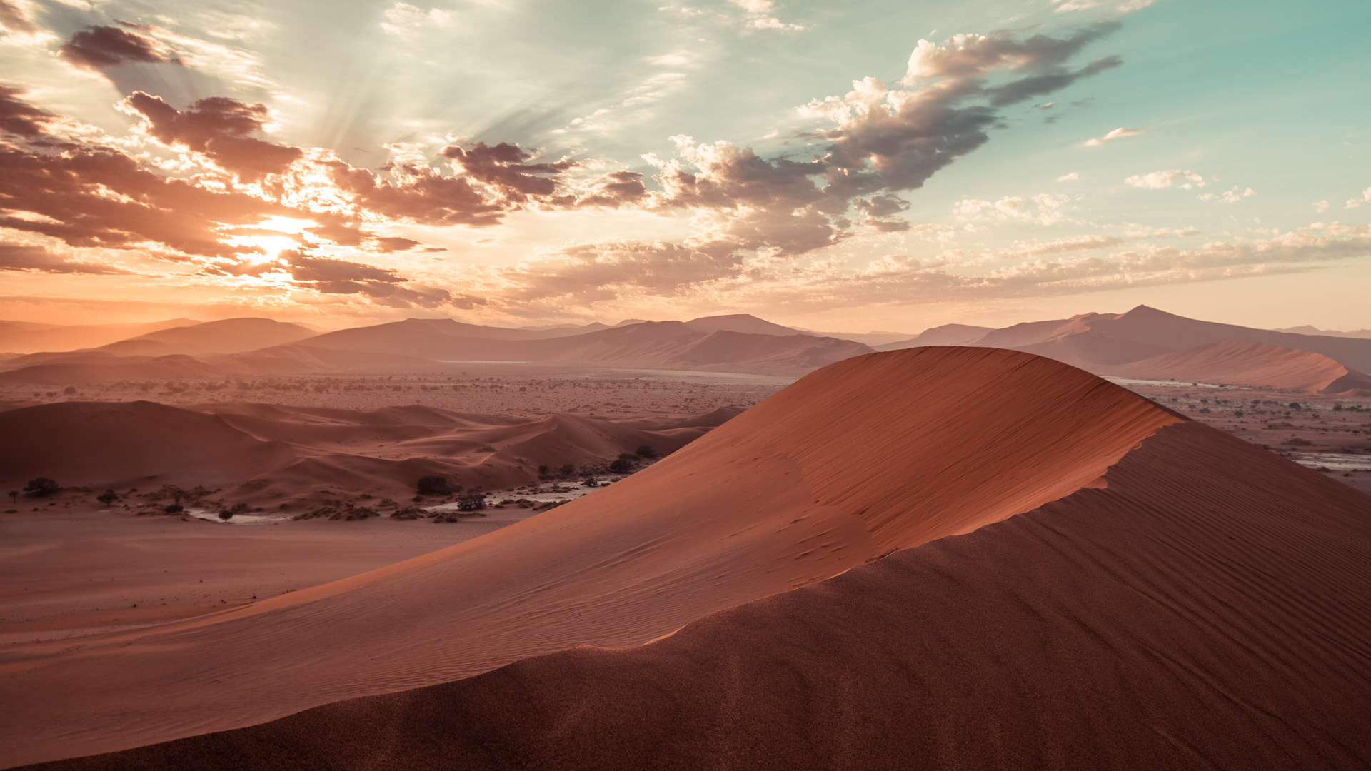 The two dawn images photographed from the top of the Big Mamma dune.